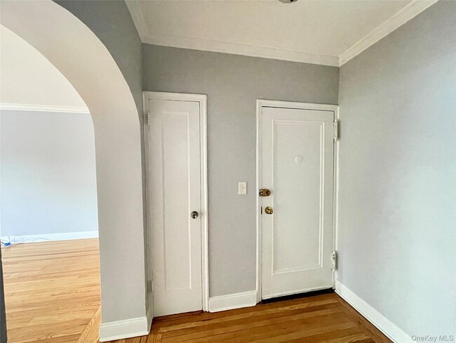 Foto del edificio - 321 Larchmont Acres