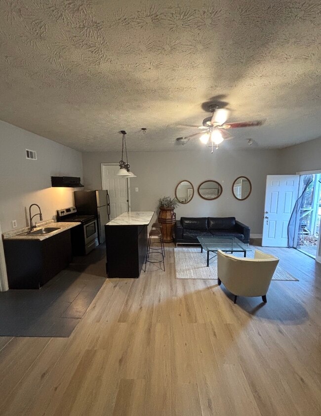 Foto del edificio - 1245 Whitney Pl