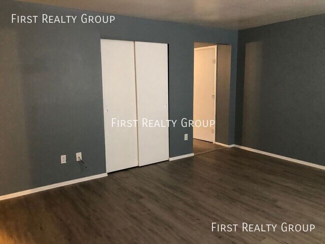 Building Photo - 2 Bedroom, 1 Bath Apartment for Rent, Move...