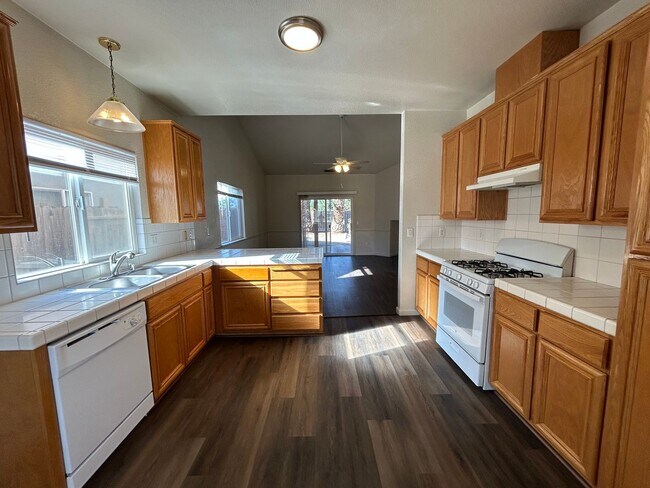 Building Photo - 3625 Incline Ct