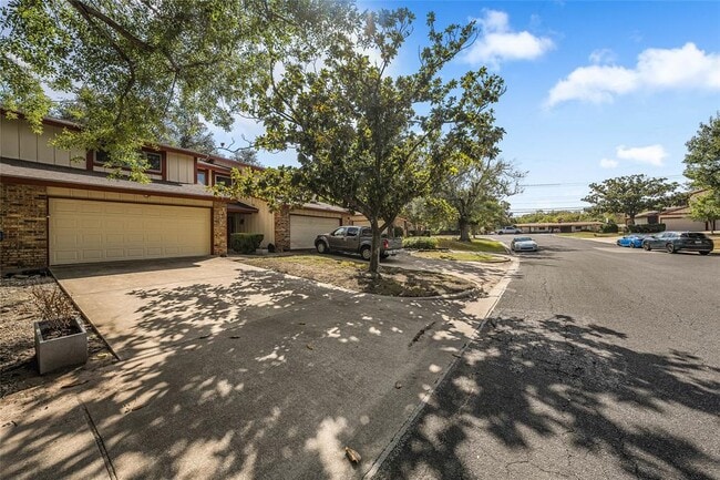 Foto del edificio - 8903 Trone Cir