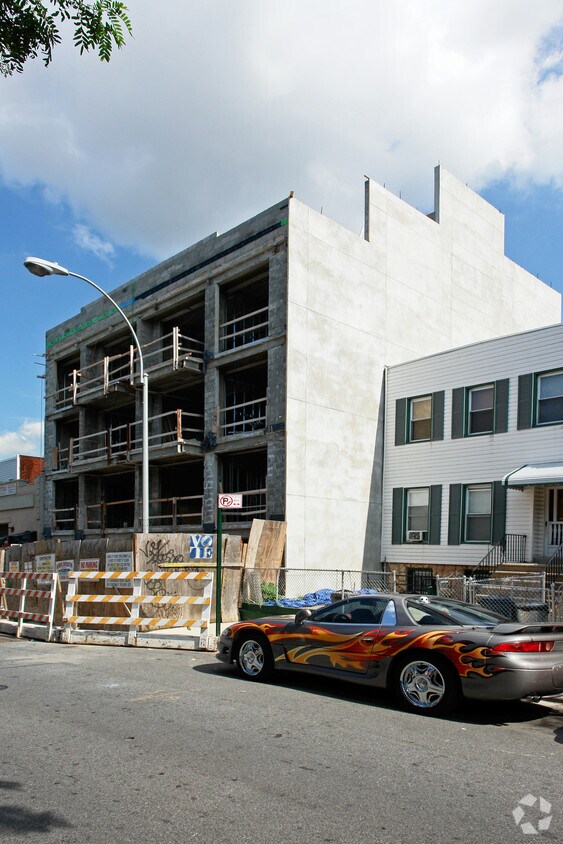 Building Photo - 187 13th St