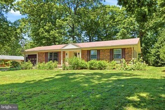 Building Photo - 45320 Barefoot Dr