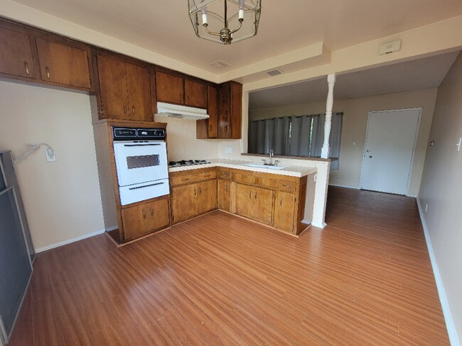 Foto del edificio - 13530 Leadwell St