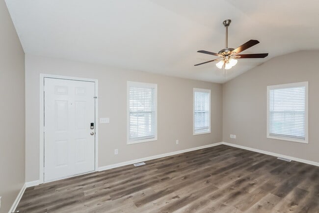 Foto del edificio - 109 Colonial Cir