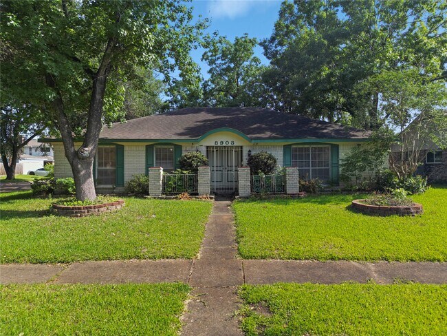 Building Photo - 8903 Roos Rd