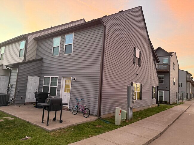 Foto del edificio - 400 Rick Mccormick Dr