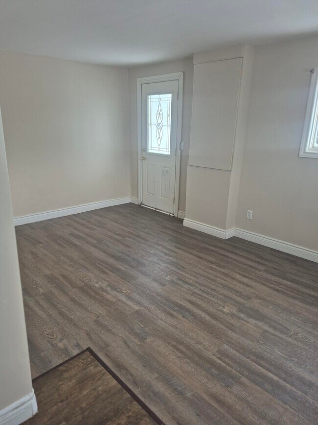 Photo du bâtiment - 2 Bed / 1 Bath Home in Sault Ste. Marie – $1,849/month + Utilities