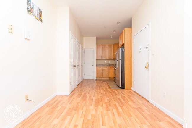 Foto del edificio - 1419 Bushwick Ave