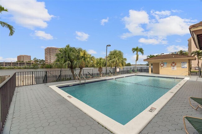 Foto del edificio - 5249 NW 7th St