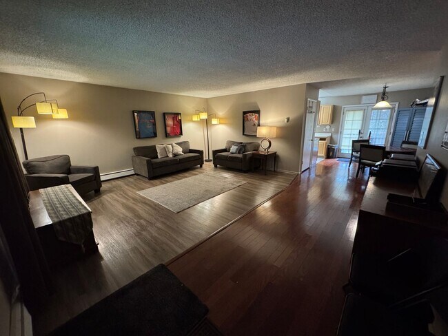 Foto del edificio - 1739 Crosson Ave