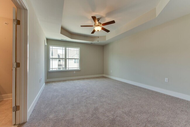 Building Photo - 6067 Hillside Ln