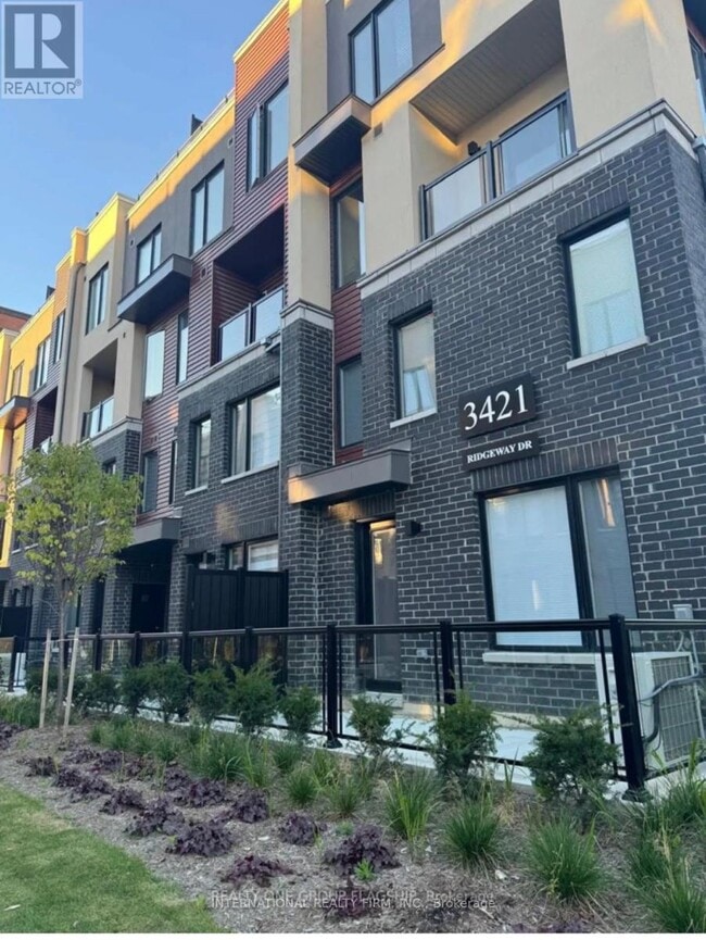 Building Photo - 3421 Ridgeway Dr