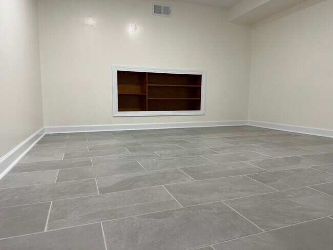 Building Photo - 8406 Spruce Hill Dr