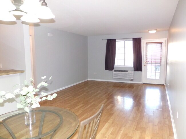 Building Photo - 1705 Silverstone Dr