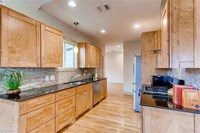 Building Photo - 3 br, 2 bath House - 2304 Santa Maria St