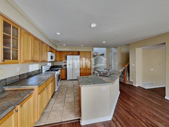 Foto del edificio - 4892 Waldenwood Dr