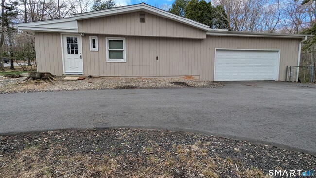 Foto del edificio - 141 Gurleyville Rd