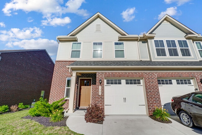 Building Photo - 7905 Pinnacle Point Dr