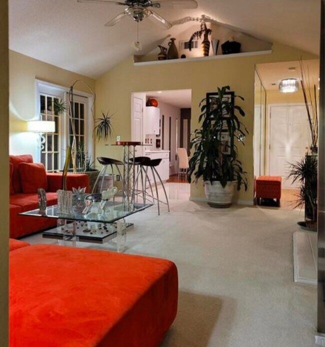 Foto del edificio - Room in House on Klondike River Rd