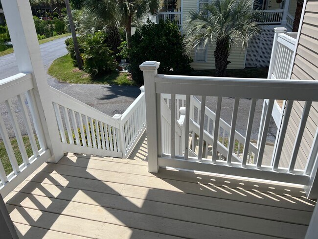 Foto del edificio - Beautiful Home, Mid-Island in Yacht Cove!