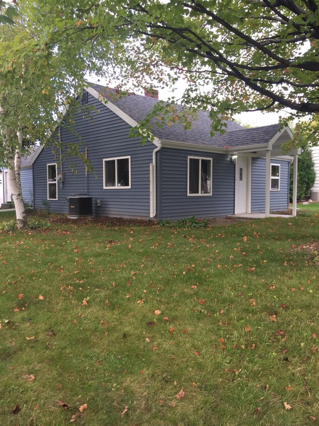Primary Photo - 220 W 2nd St