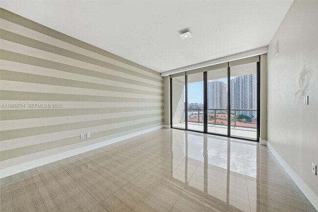 Foto del edificio - 3250 NE 188th St