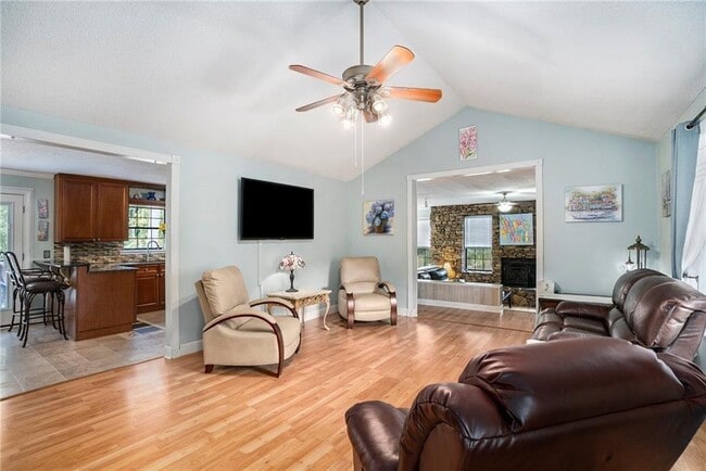 Foto del edificio - 6228 Lively Way