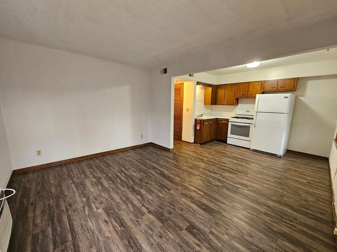 Foto principal - 1BR/1BA East Campus - Short Distance to Ca...