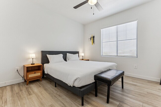 Building Photo - 9450 W Cabela Dr