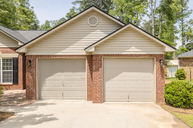 Foto del edificio - 245 Farmington Dr