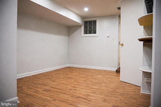 Foto del edificio - 1352 G St SE