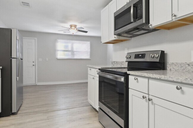 Foto del edificio - Large 3BR/2BA Near Downtown House For Rent