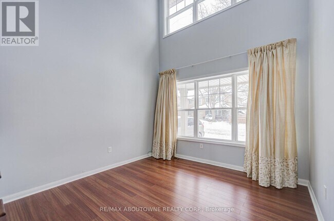 Photo du bâtiment - 1230 Sagewood Crescent