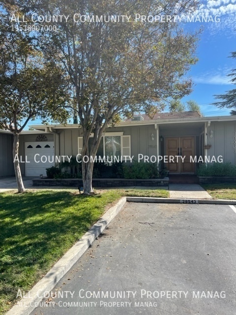 Foto del edificio - Single Story in Murrieta! 2 Bed, 1.75 Bath