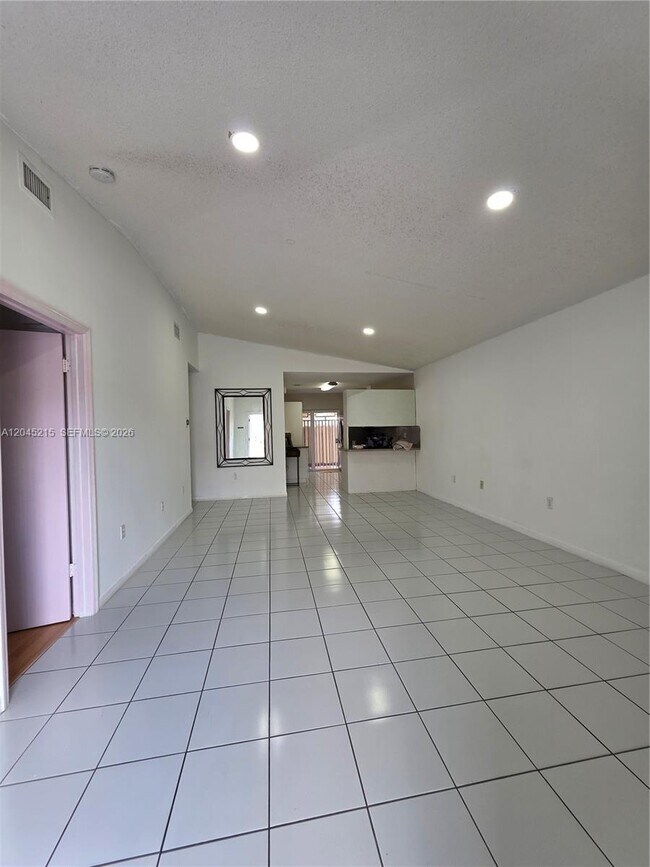 Foto del edificio - 8905 NW 121st St