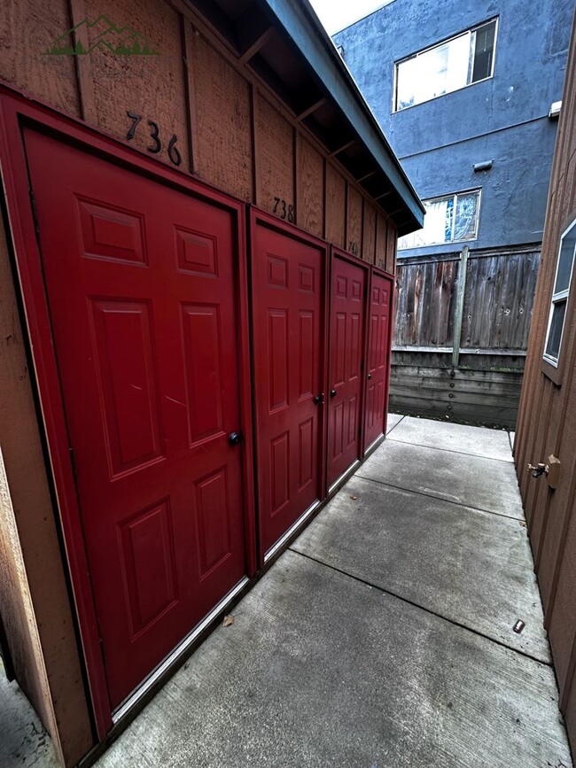 Foto del edificio - 2 bedroom 1 bathroom townhouse