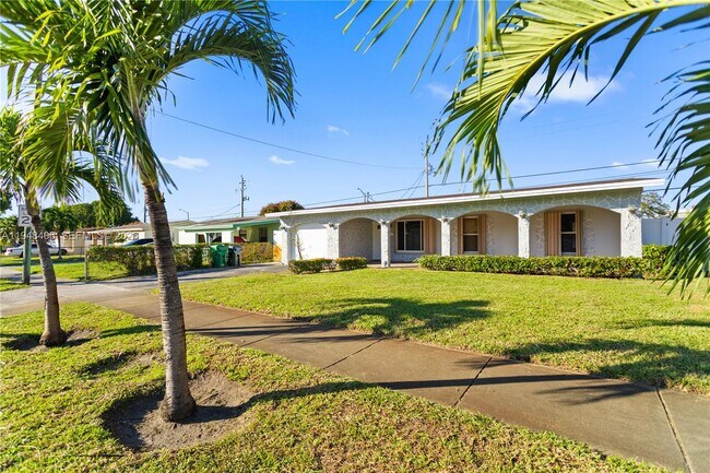 Foto del edificio - 3521 NW 18th Pl