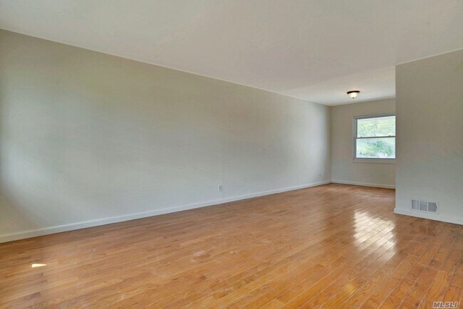 Building Photo - 33 Adelphi Rd