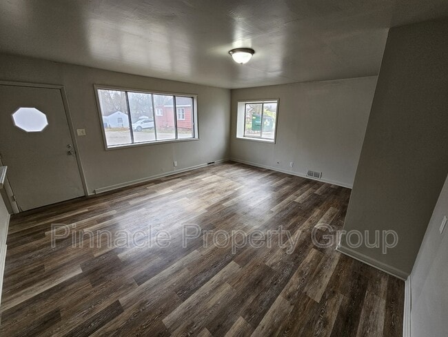 Building Photo - 834 N Leroy St