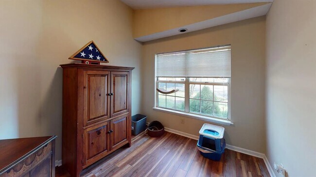 Building Photo - 4024 Victoria Way