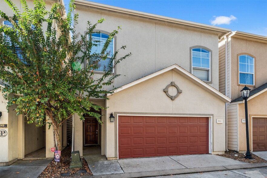 Foto principal - 911 McKinney Park Ln