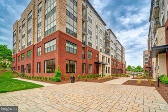 Building Photo - 102 St Ives Pl