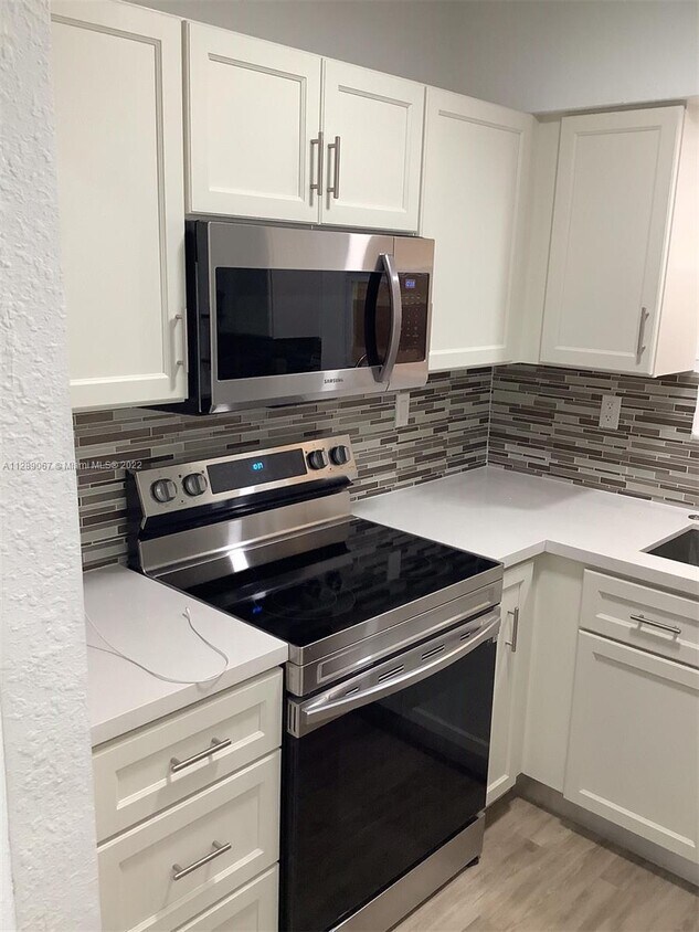 Foto principal - 3178 Hibiscus St