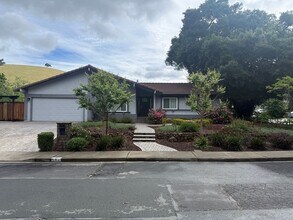 Building Photo - 7 El Portal Dr