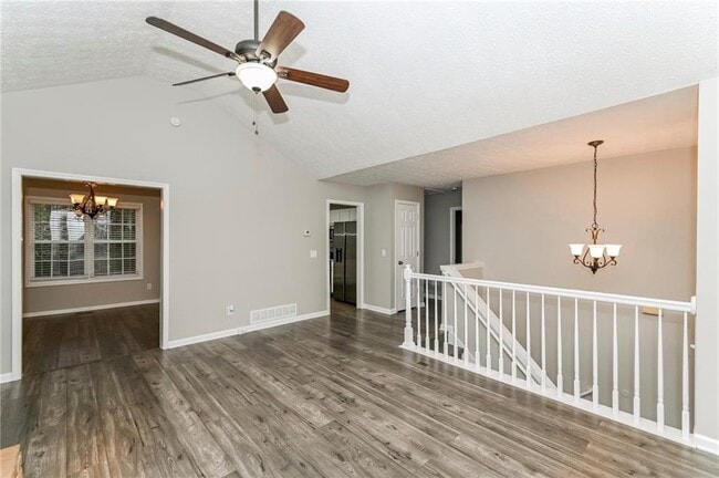 Building Photo - 331 S Red Oak Way