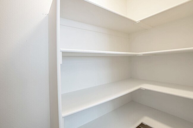 Foto del edificio - Newly Updated Pet Friendly 3 Bed - 2 Bath Home in Clinton - Fully Fenced Yard - Available NOW!