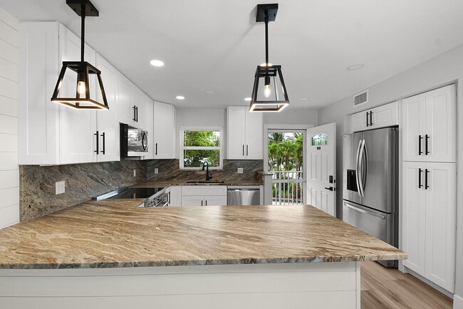 Building Photo - 200 N El Mar Dr