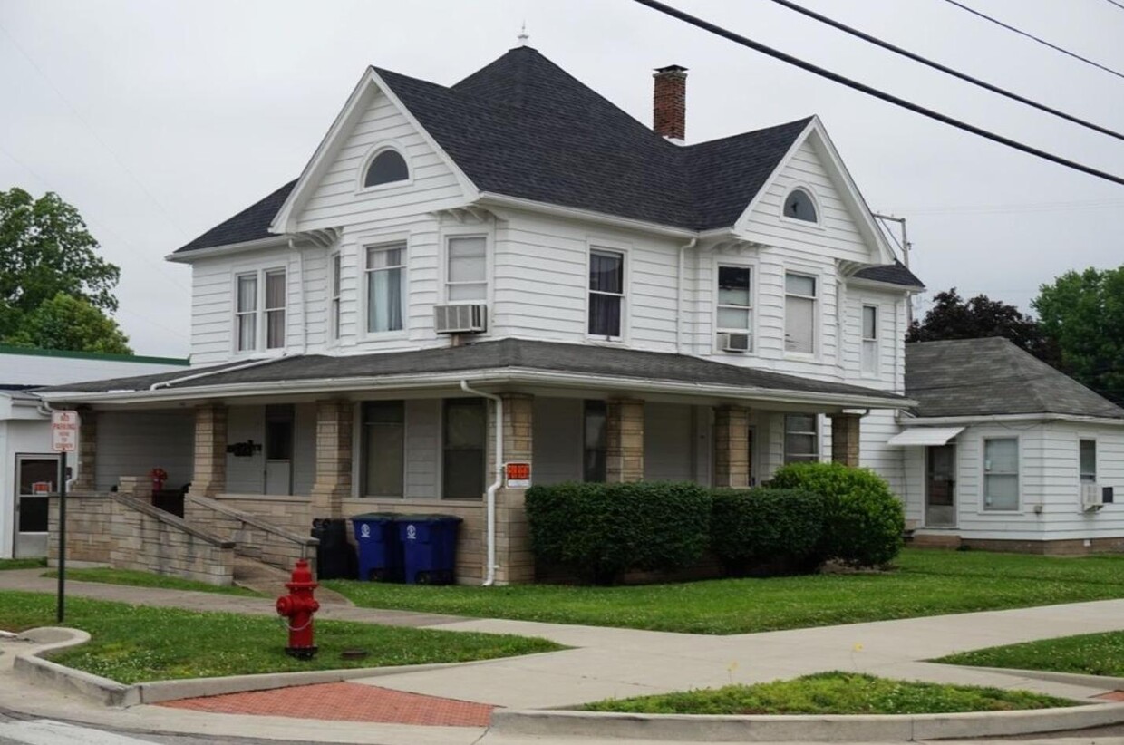 Building Photo - 302 W State St