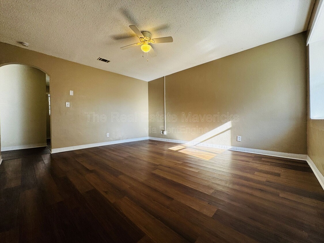 Photo - 5601 Belaire Dr